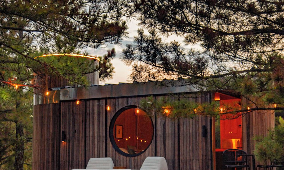 Paris Cabin | Award-Winning Cabin. Private Sauna. Cedar Hot Tub. Outdoor Shower