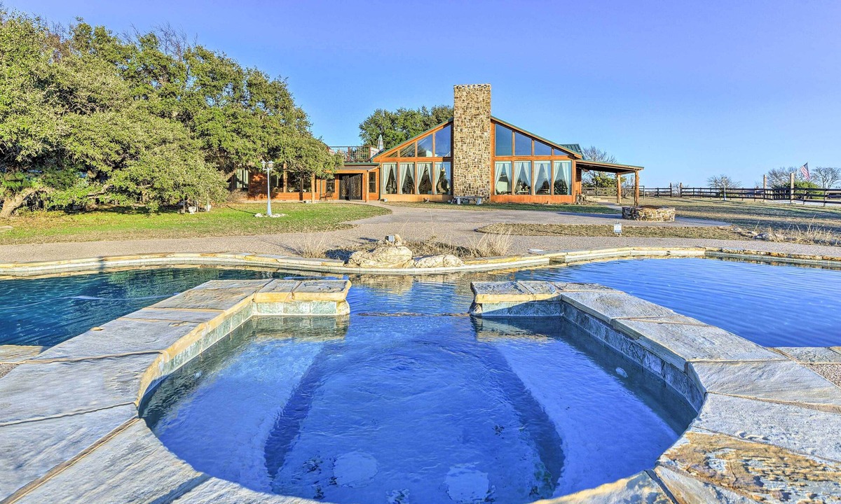 Forestburg House | Banquet Hall & Pool: Expansive Forestburg Ranch!