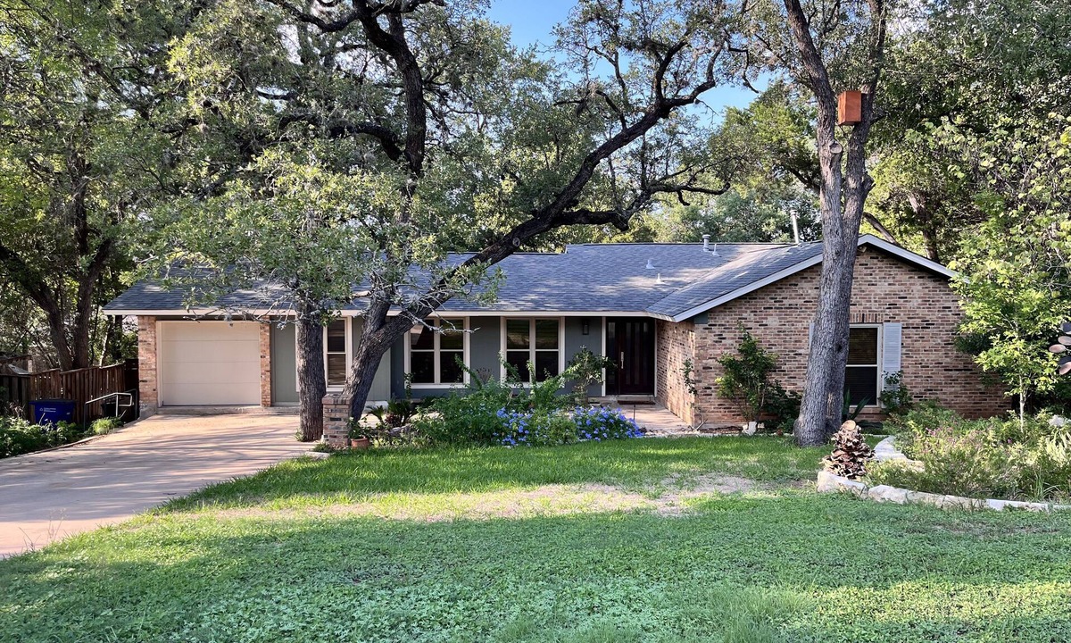 Barton Hills House | Barton Hills house minutes from Zilker Park and Barton Springs Pool