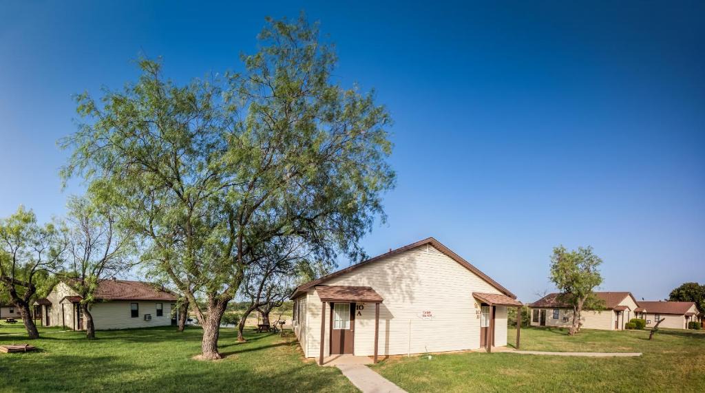 Bridgeport Resort | Bay Landing Camping Resort Cabin 14