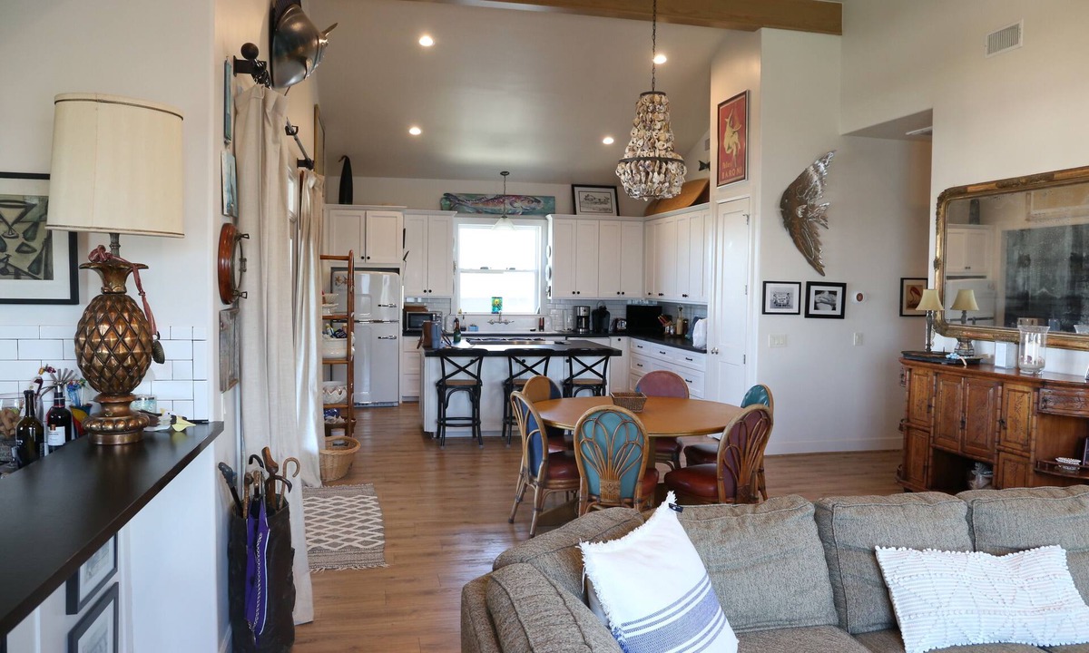 Galveston House | Bay View & Canal Home in Sea Isle,sleeps 11, 1/2 mile to beach/restaurant/marina