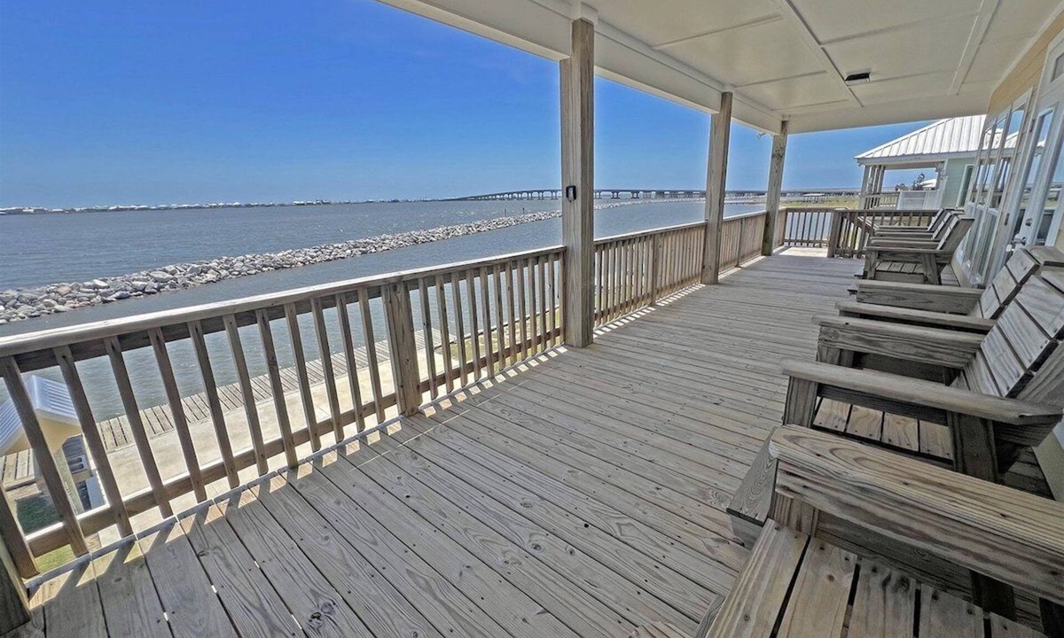 Golden Meadow House | Bay Views at The Anchor Holds - formally Overboard