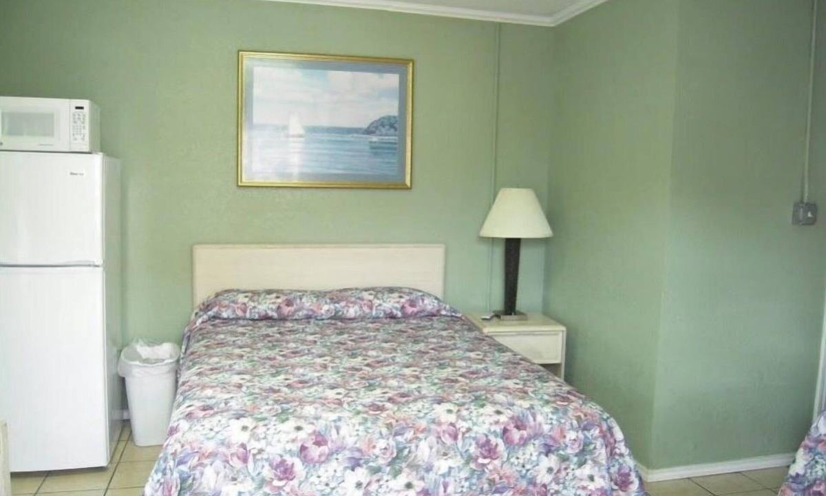 Fulton House | Bayfront Cottage Room 14