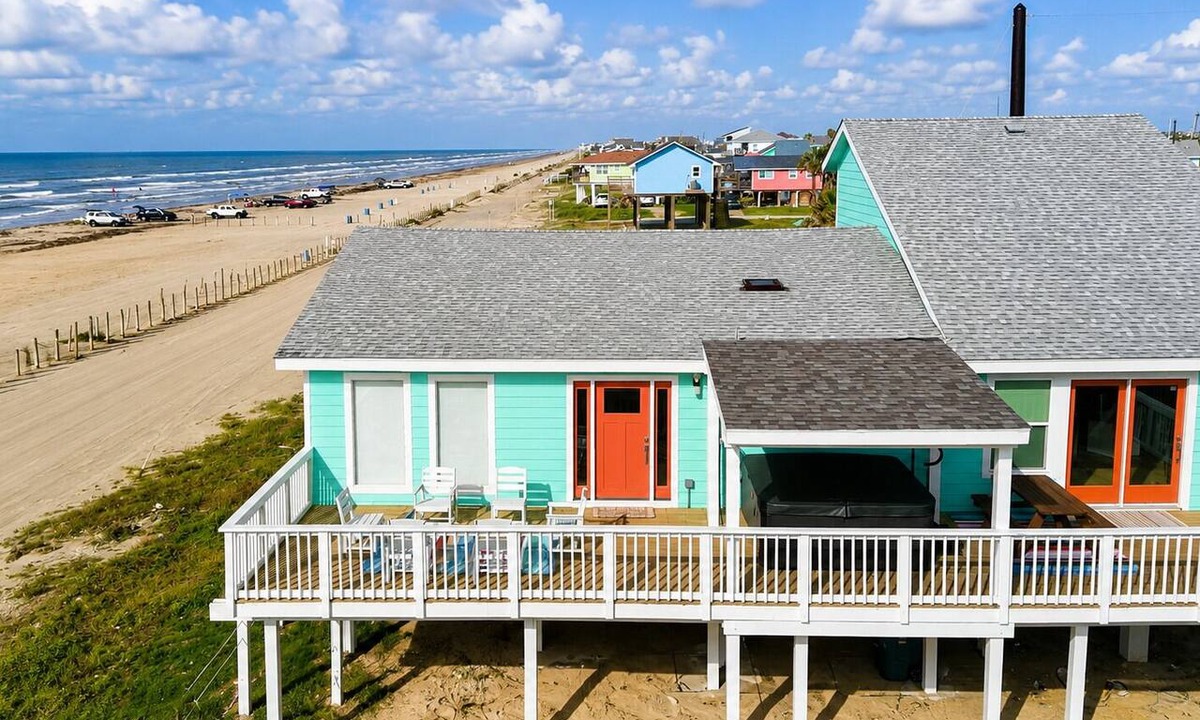 Spanish Grant House | Beachfront, Hot Tub, Arcade, Foosball, Steps to beach, outdoor games & MORE