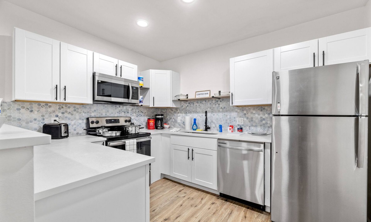 Junius Heights Condo | Beautiful 2 Bed/1 Bath Condo near Lakewood