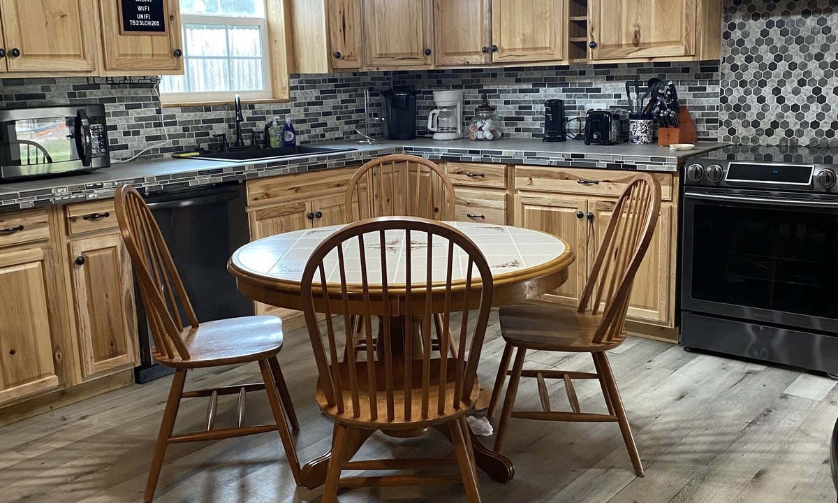 Anacoco Cabin | Beautiful 2 Bedroom Cabin with a lake view. South Toledo Bend