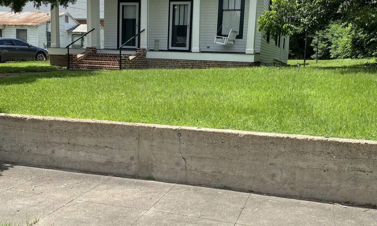 Natchez House | Beautiful 3 bedroom home situated minutes away from Downtown Natchez Mississippi