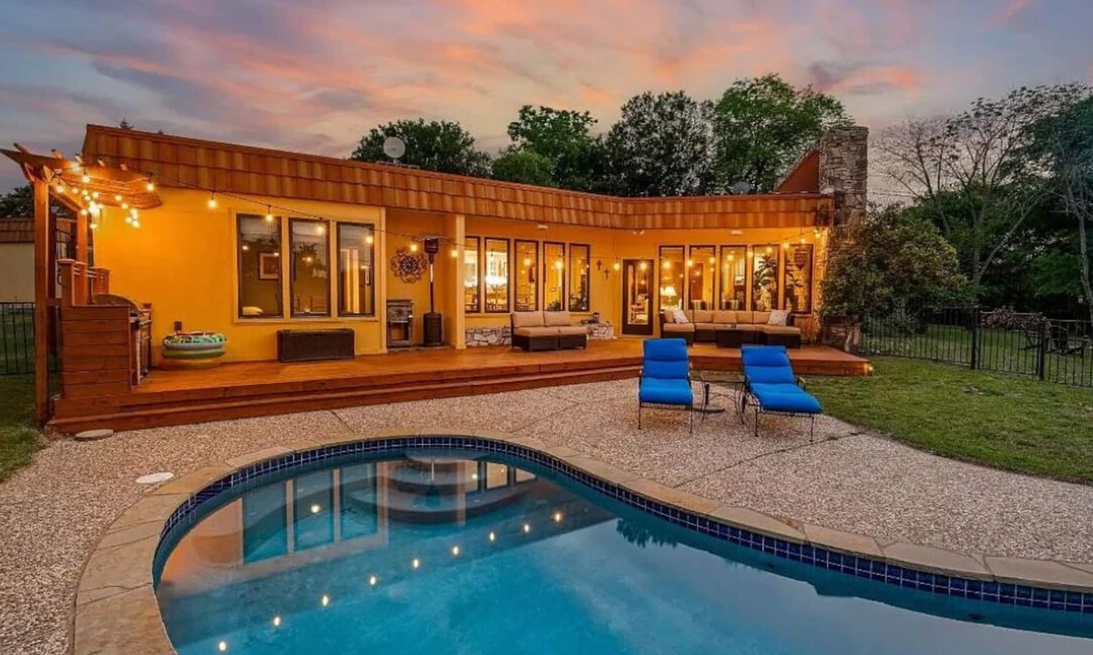 Annetta North House | Beautiful 3 br 3 bath home with pool just minutes from Fort Worth