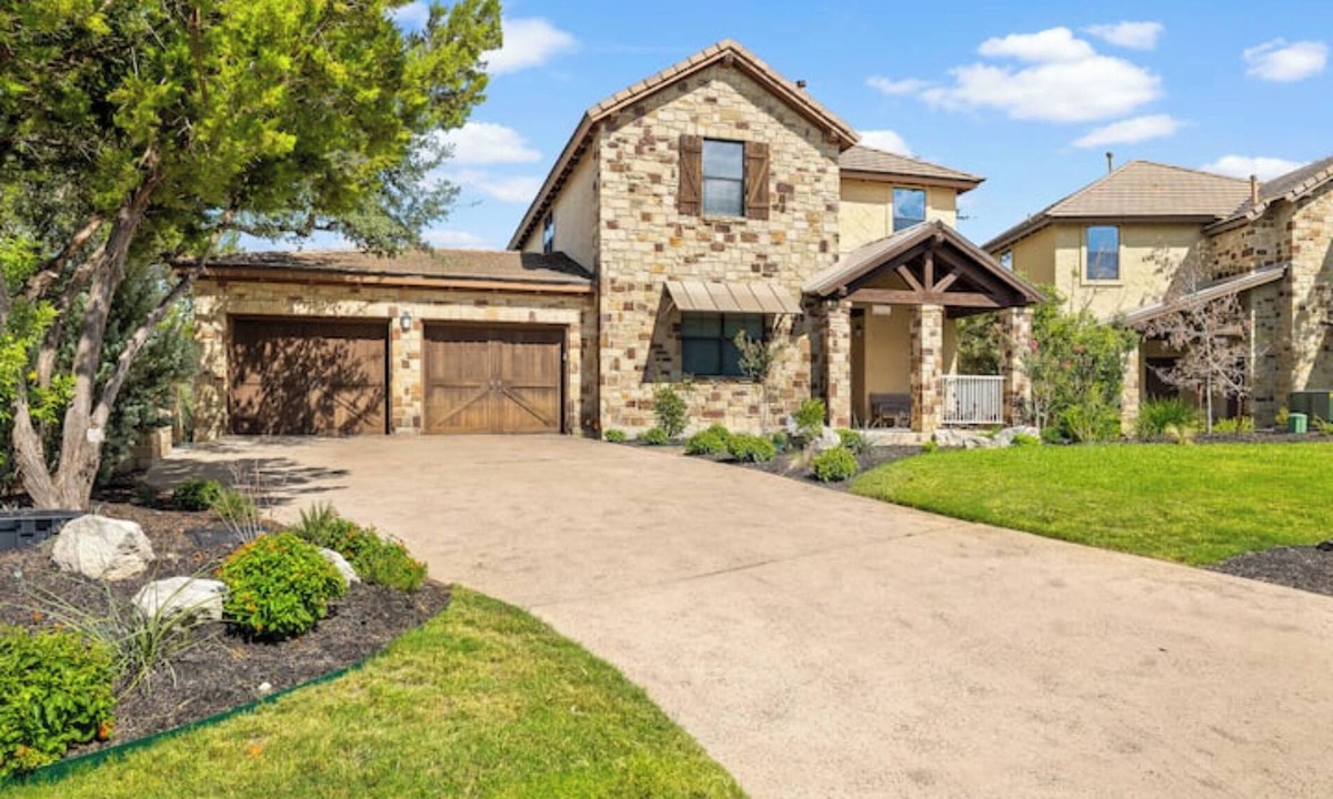 Jonestown House | Beautiful 4bdrm Home at Hollows - All Amenites