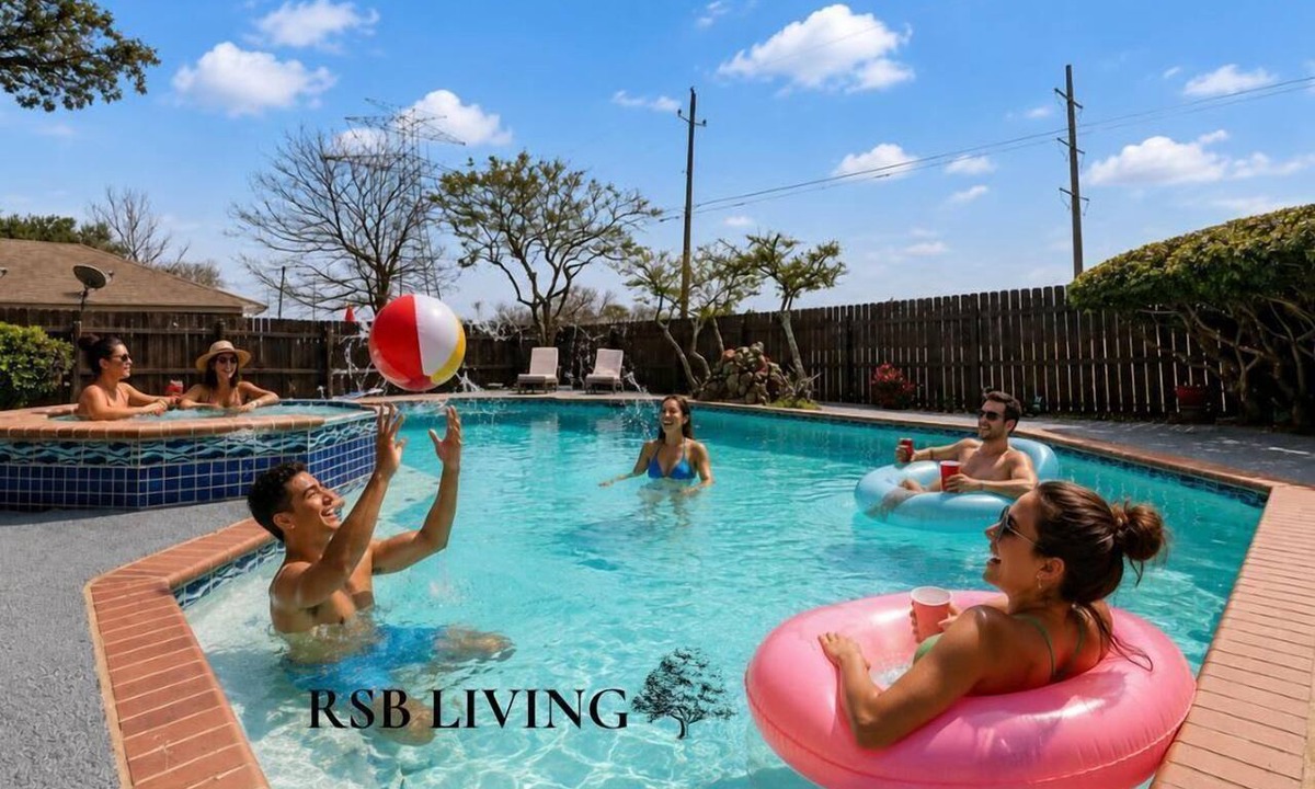 DeSoto House | Beautiful 4BR 2B Home with Pool Near AT&T Stadium