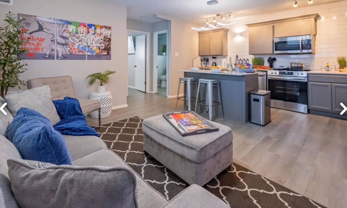 Lawton Apartment | Beautiful Contemporary Suite #07