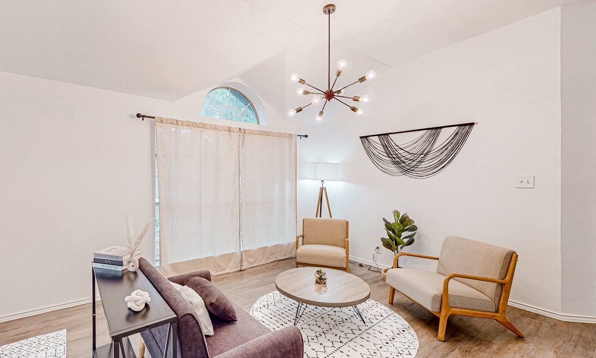 Buda House | Beautiful dog-friendly home with fireplace, large yard, hammock, W/D, and AC