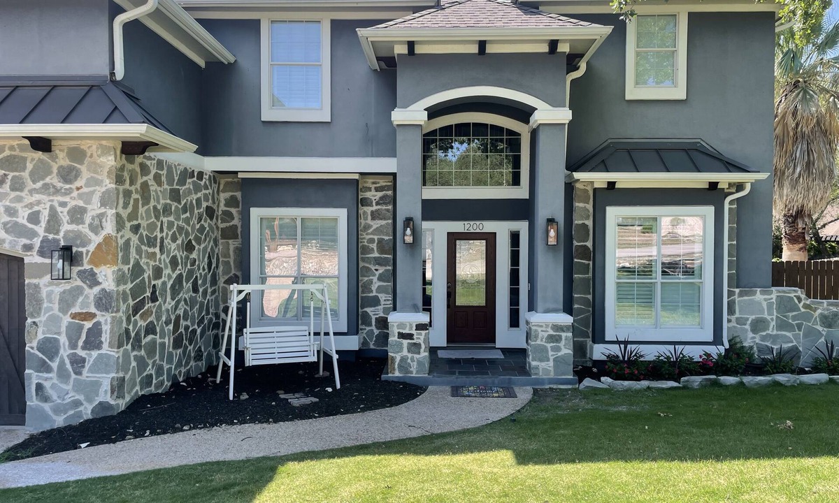Lakeland Park House | Beautiful Home with pool walking distance to Lake Austin 4 bedrooms