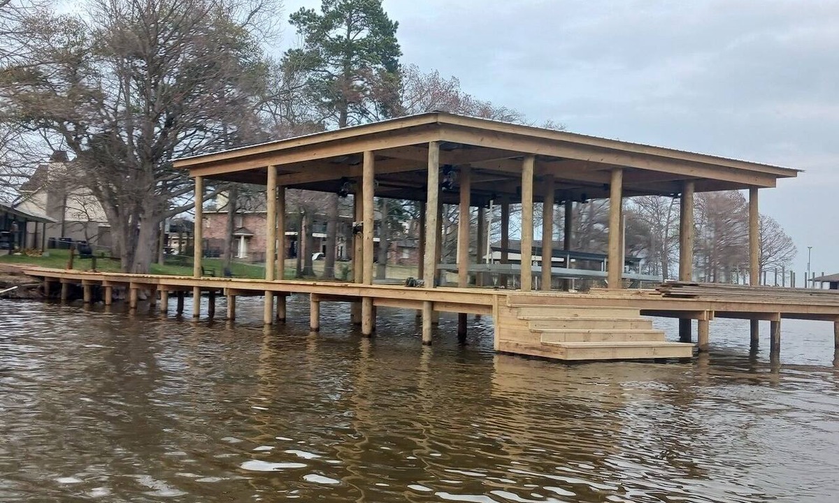 Shreveport House | Beautiful lake house with game room. Dog friendly