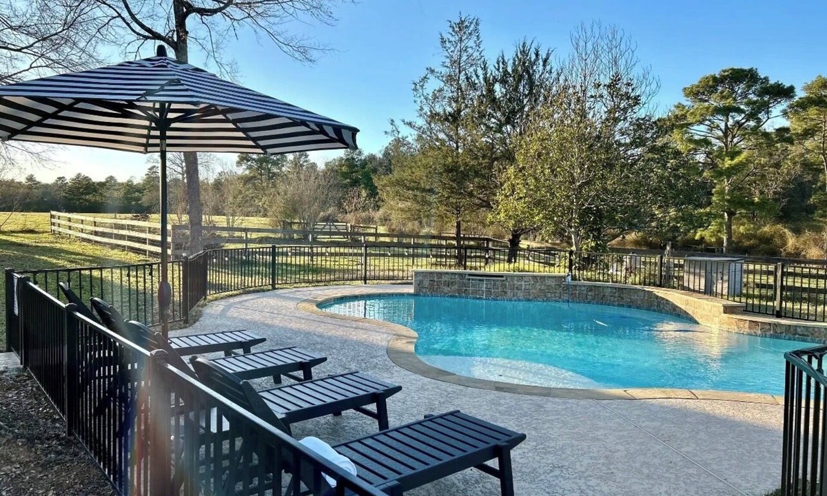 Waller County House | Beautiful Private 30 Acre Nature Retreat/Pool Ideal for family/groups sleeps 16