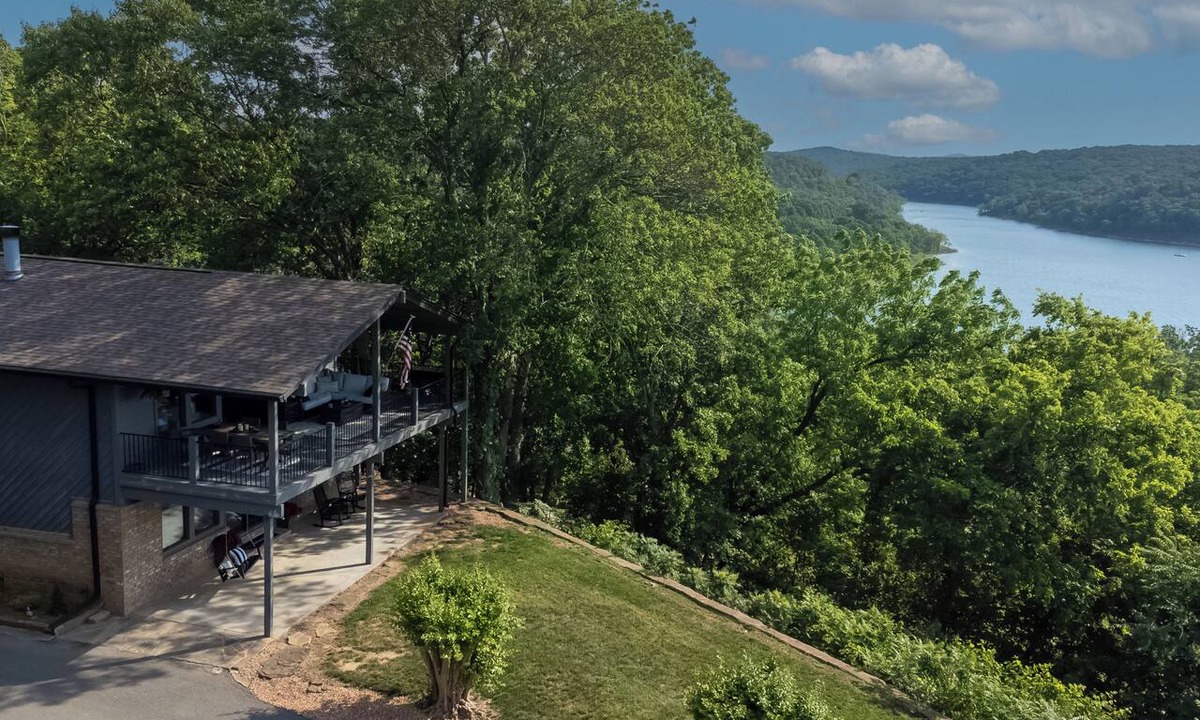Paradise Hill House | Beautiful remodeled home with stunning lake views in Paradise Hill, Gore, OK