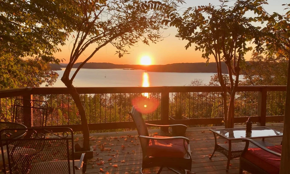 Sylvan Shores House | Beautiful Setting, Amazing Sunsets, Spectacular Lake View, Lakefront Property