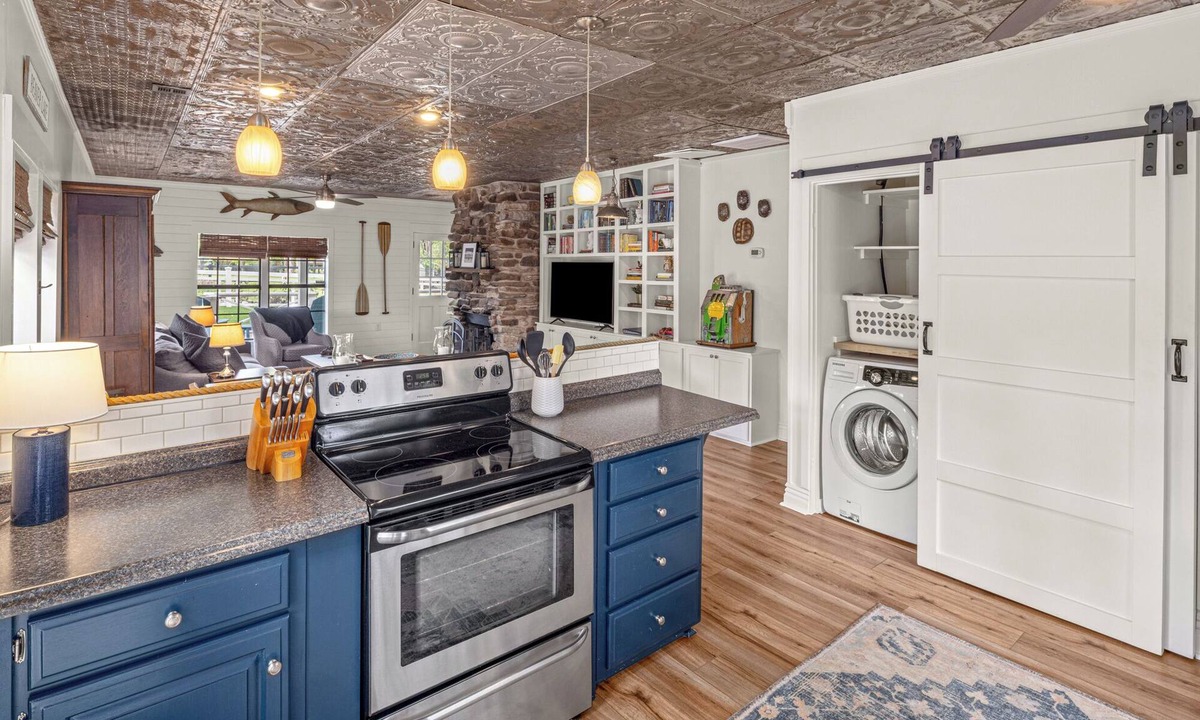 Lowell House | Beaver Lake Timeless 100 Year Old Cabin Centrally Located NorthwestArkansasn