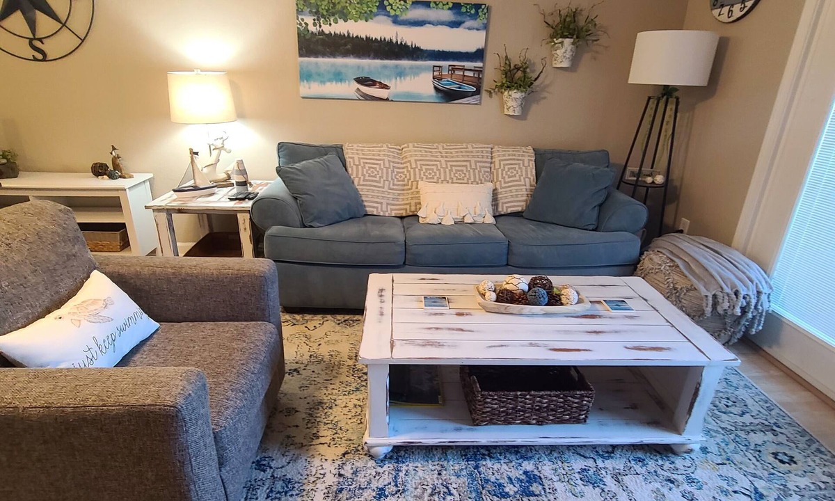 Fairfield Bay Condo | Benjamin's by the lake/Walk to cool pool