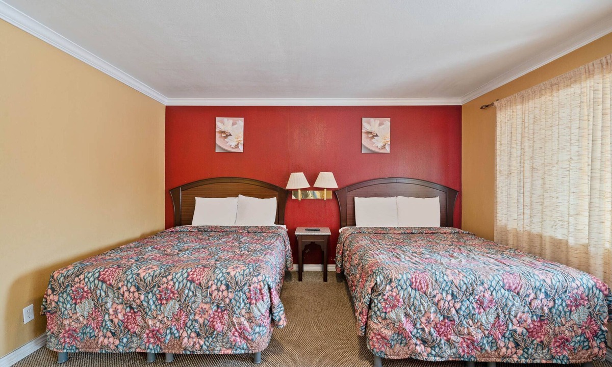 Beeville House | Best Spot For Your Next Trip! Free Parking, Minutes to Flournoy Park