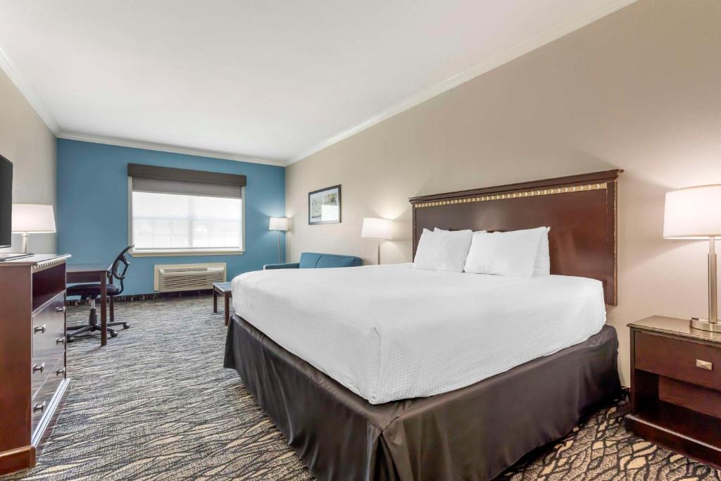 Lake Worth Hotel | Best Western Plus Lake Worth Inn & Suites