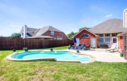 The Colony House | Big Backyard w pool, Centrally Located
