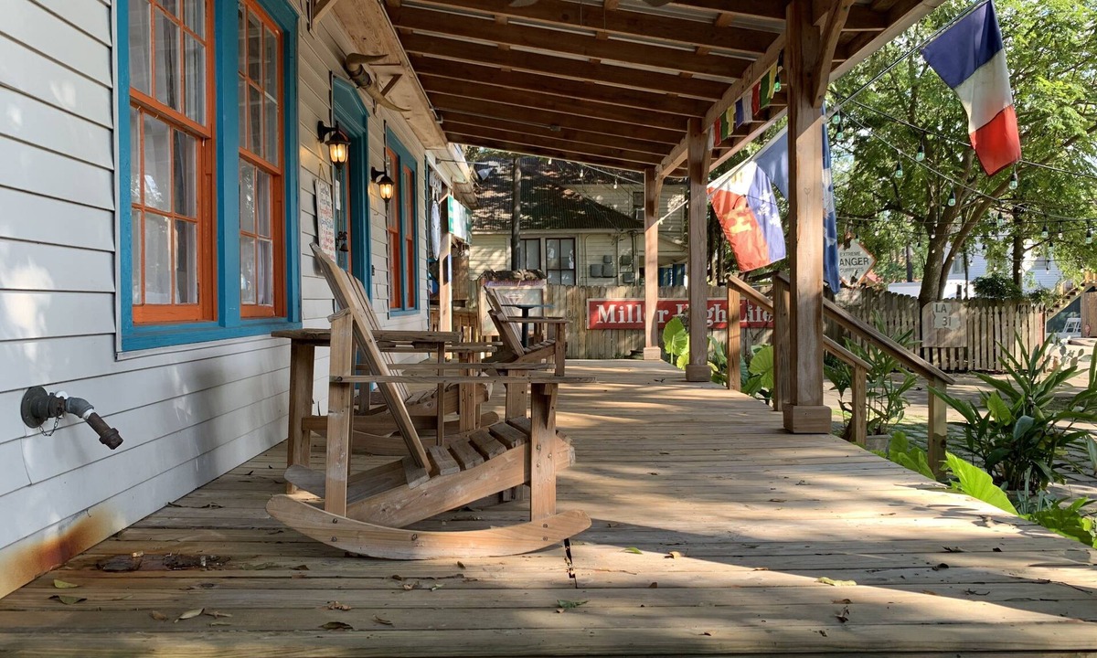 Downtown House | Blue Moon Guest House and Saloon