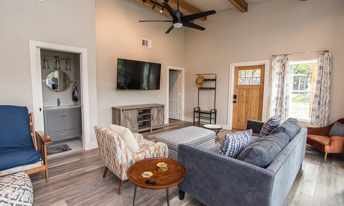 Whitney Apartment | Blue Star Bungalow at Lake Whitney: Pet-Friendly Secluded Lake Retreat, Wrap Around Deck & Fire Pit