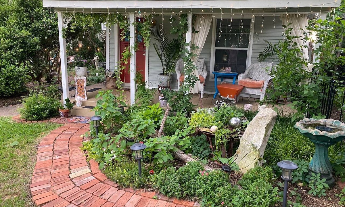 Oak Cliff Cottage | Boutique Cottage Near Bishop Arts