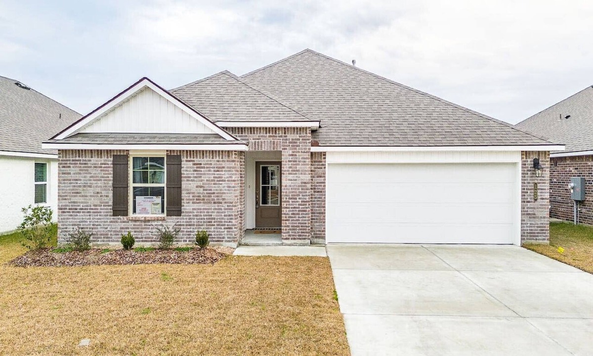 Broussard House | Brand new home, five bedroom, 3 bath, 9 beds