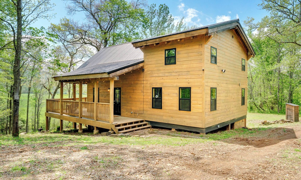 Combs Cabin | Brand New! Ultra Private Cabin in the Ozark Mountains, close to ATV trails.