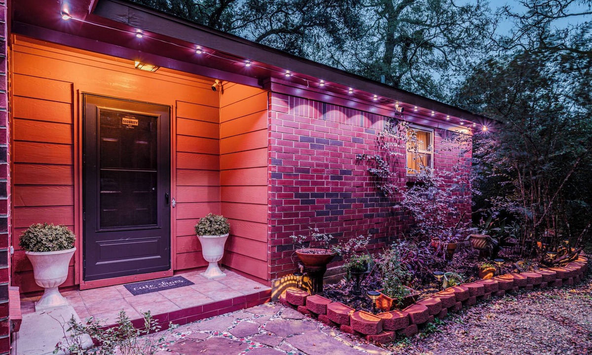 Damon House | Brazos River Retreat: Fishing, Hot Tub, Sleeps 9