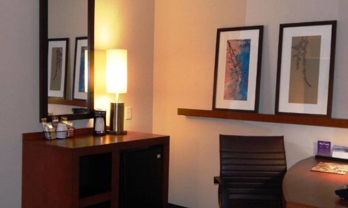 South Side Hotel | Bright & Modern Suites w/Free Parking Near Downtown Corpus Christi - 2 Units