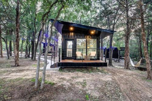 Alvord House | Bright Modern Treehouse with Pickleball Court Near LBJ Grasslands | Alvord, Texas
