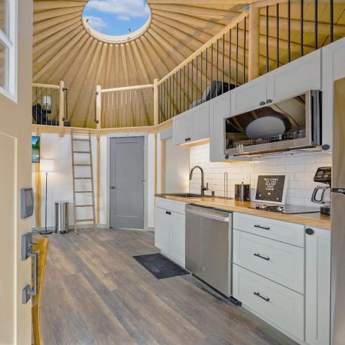 Canyon Lake House | Bronco Luxury Yurt-Cabin - Family Glamping Canyon Lake w Private Hot Tub