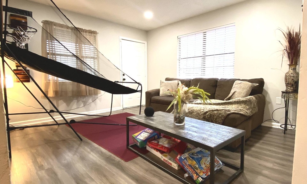 Little Rock House | Budget Friendly Stylish Townhome under 5mins from UAMS/AR Children's