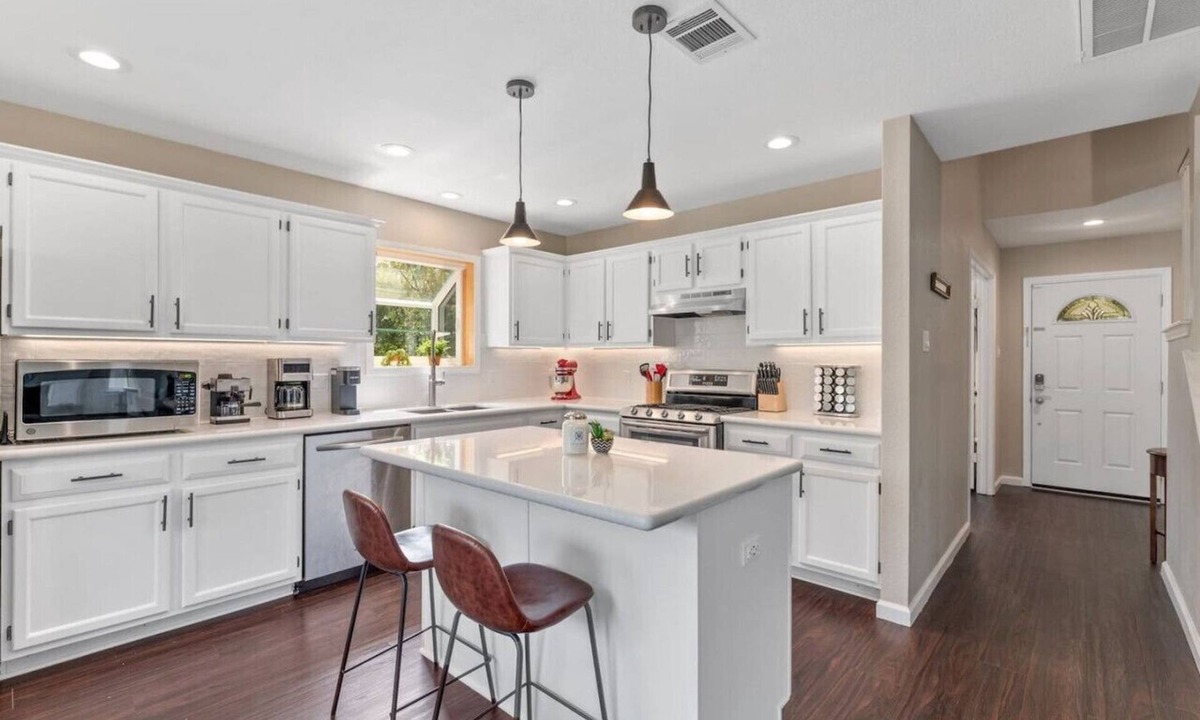 Pflugerville House | 'Bushmills Place'- Pet-friendly, w/yard, near Austin Kalahari!
