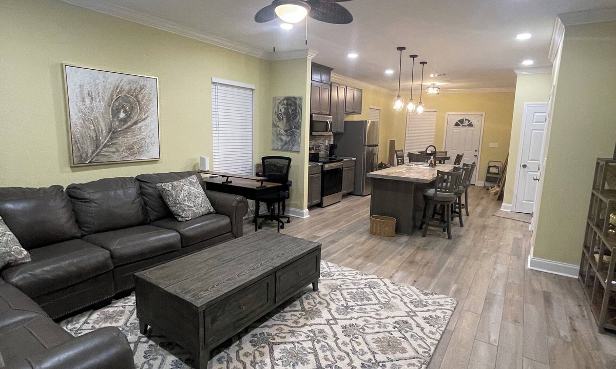 Mid City North House | Business Ready or Game Day; Great location,7mls- LSU ; 3mls-SU; 3mls- BR Airport