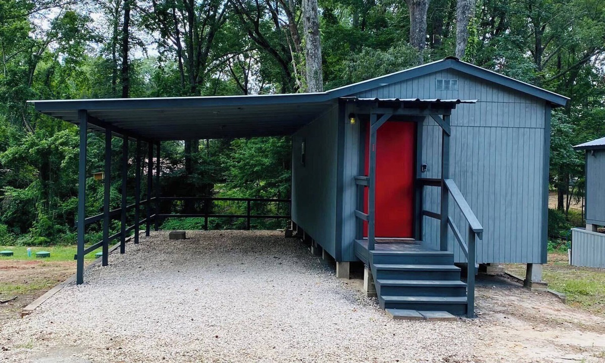 Zavalla Cabin | Cabin 1 - Cozy 1 Bedroom Cabin Near Cassels-Boykin
