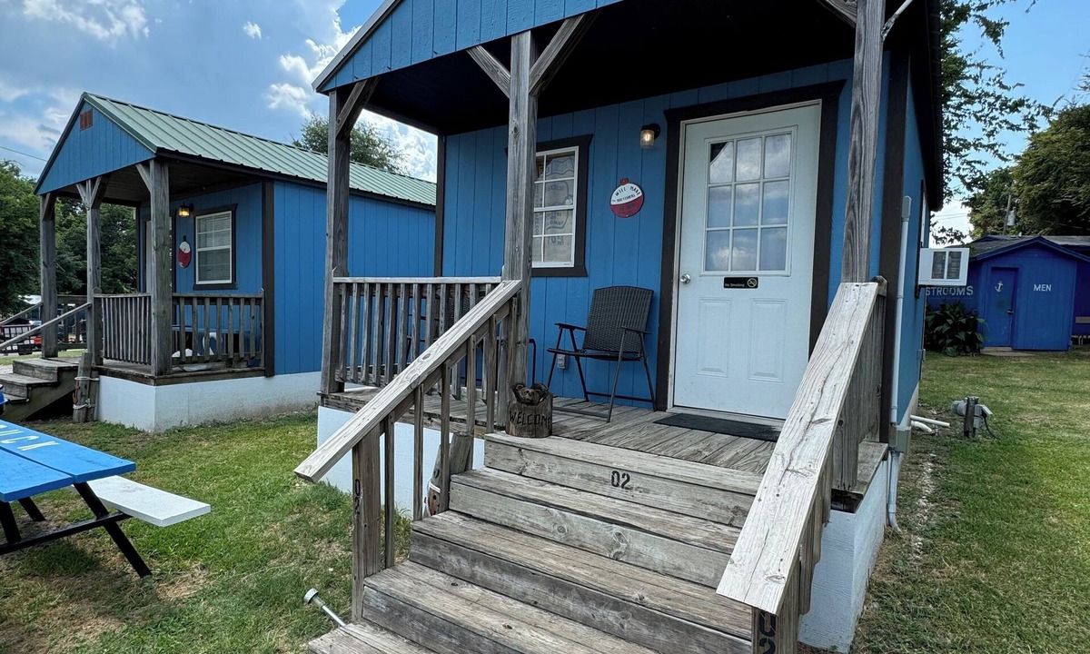 Quinlan Cabin | Cabin 2 - Cozy Lake View Retreat with Free Fishing, Marina Access, Free Fishing