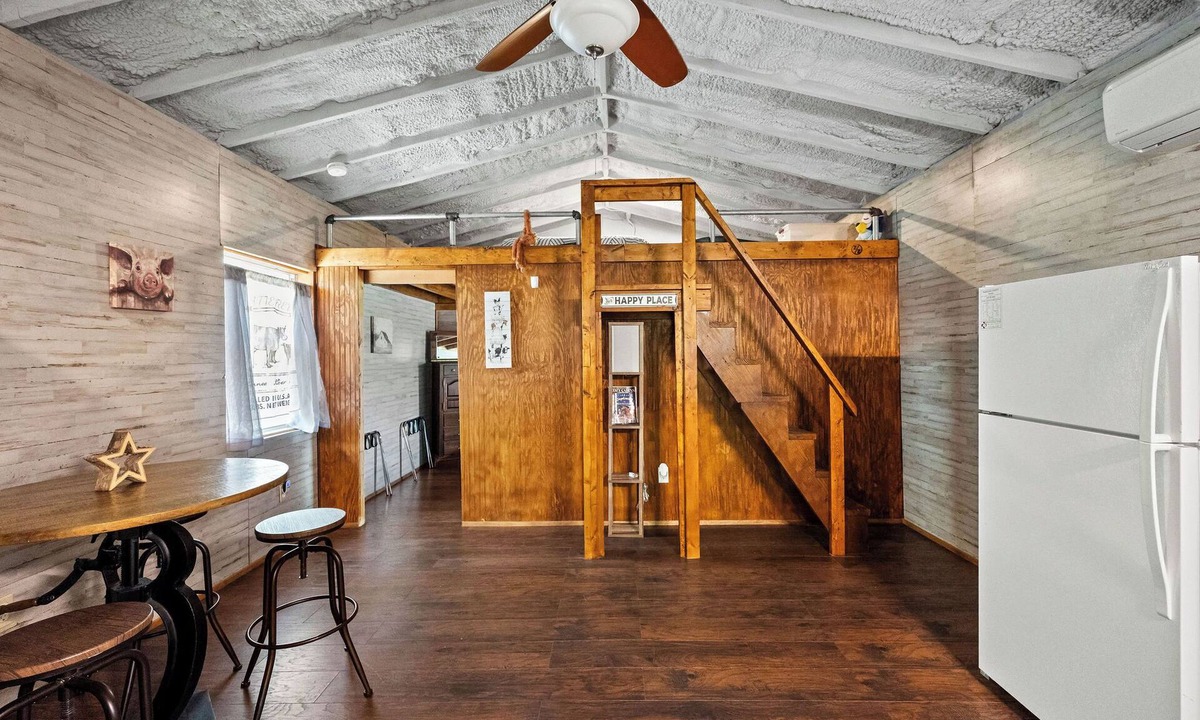Hico Cabin | Cabin 2 Glamping, Nearby Glen Rose