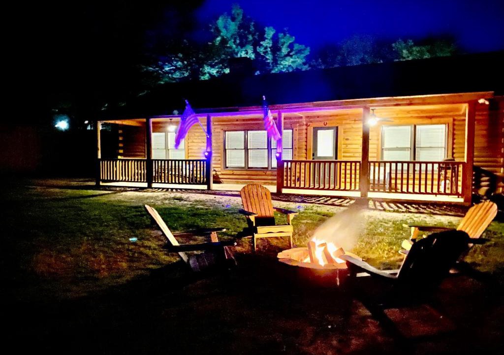Emory House | Cabin at Chitt's Creek