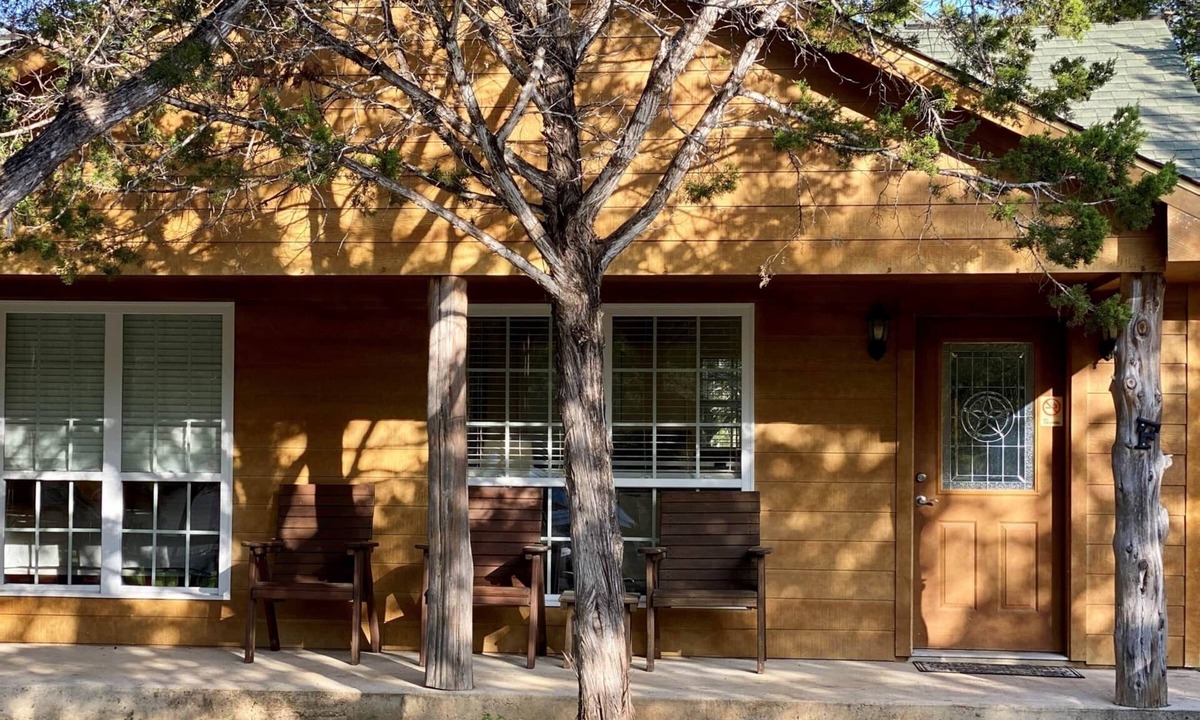 Ingram House | Cabin B (Casa Blanca), 1BR/1BA, Sleeps 4, Porch, Grill