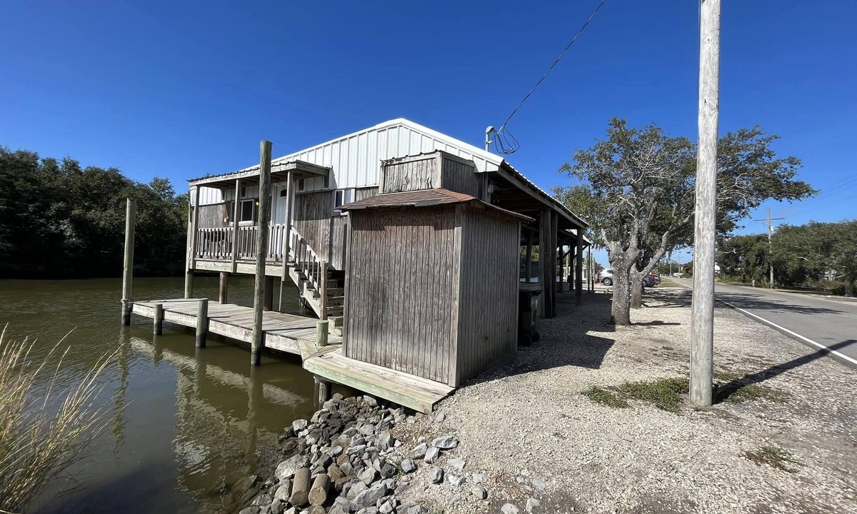 Hopedale Cabin | Cajun Saint Outdoors - Cozy Camp Over The Water