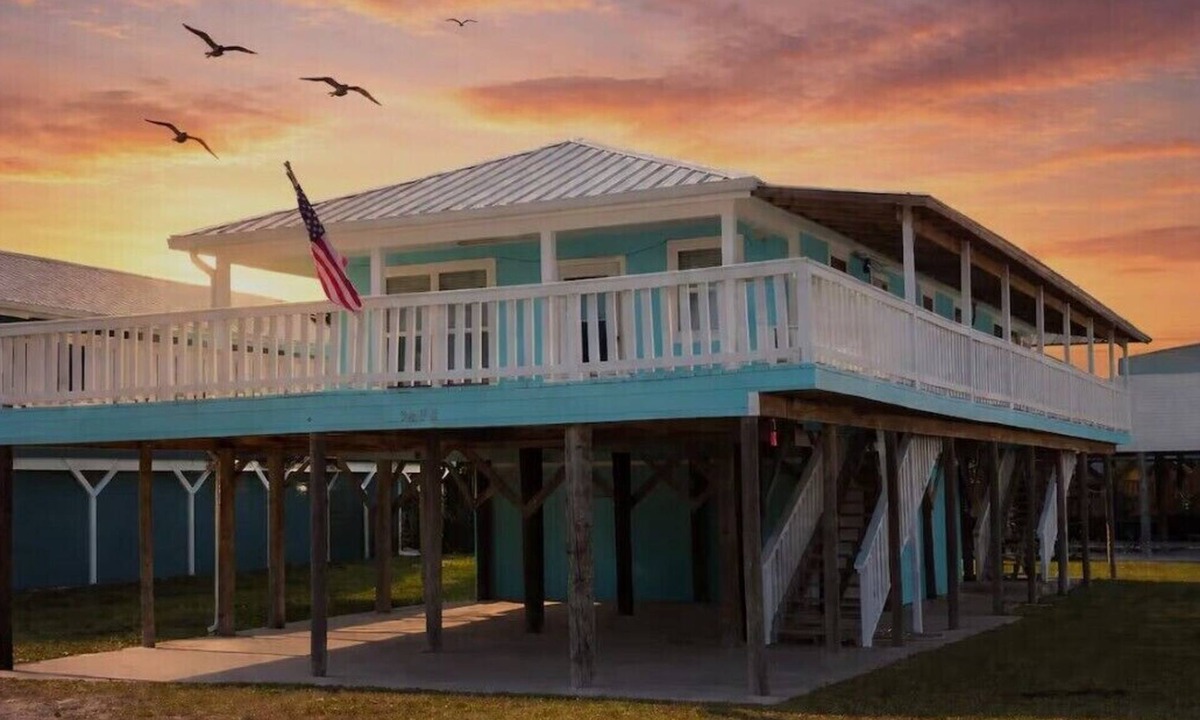 Grand Isle House | Camp Barataria- Grand Isle at its Best!