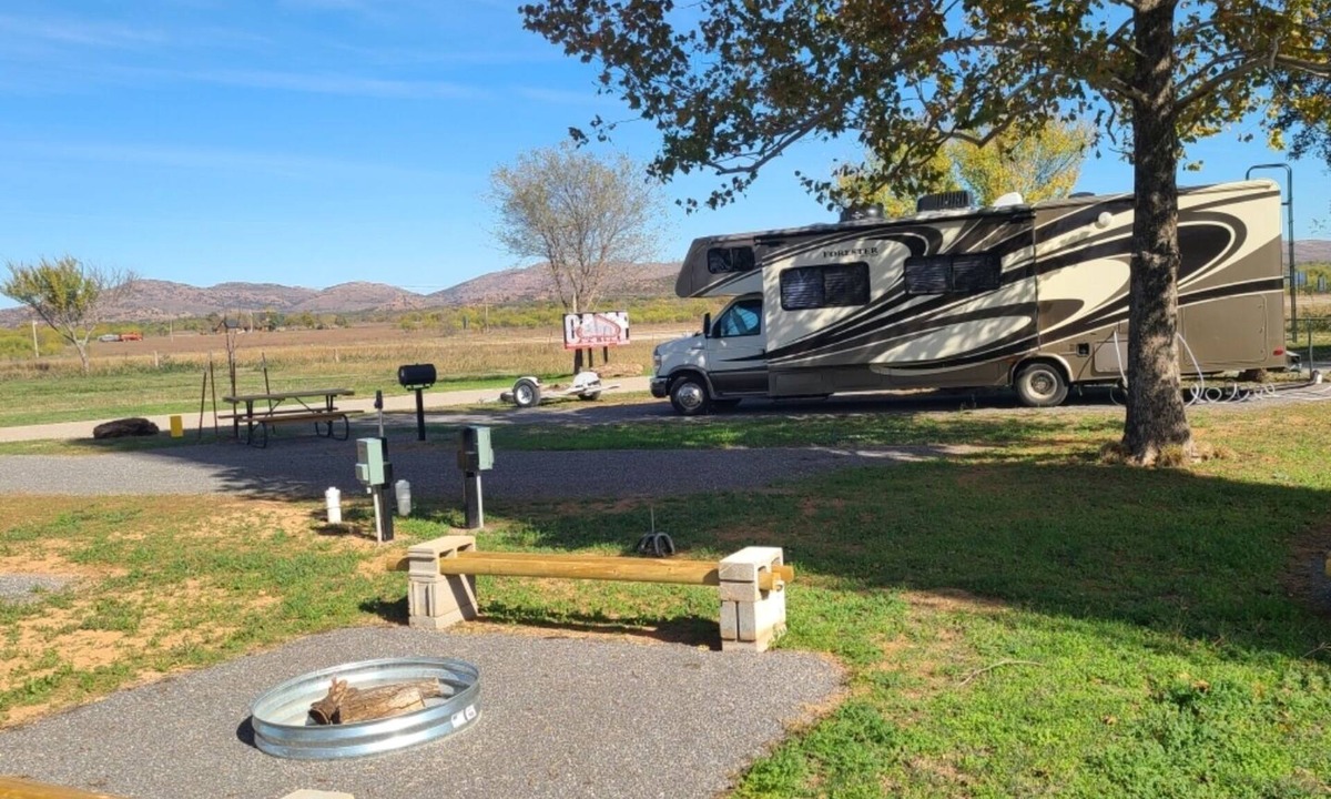 Cache RV Rental | Campsite near Wichita Wildlife Refuge & Mountains