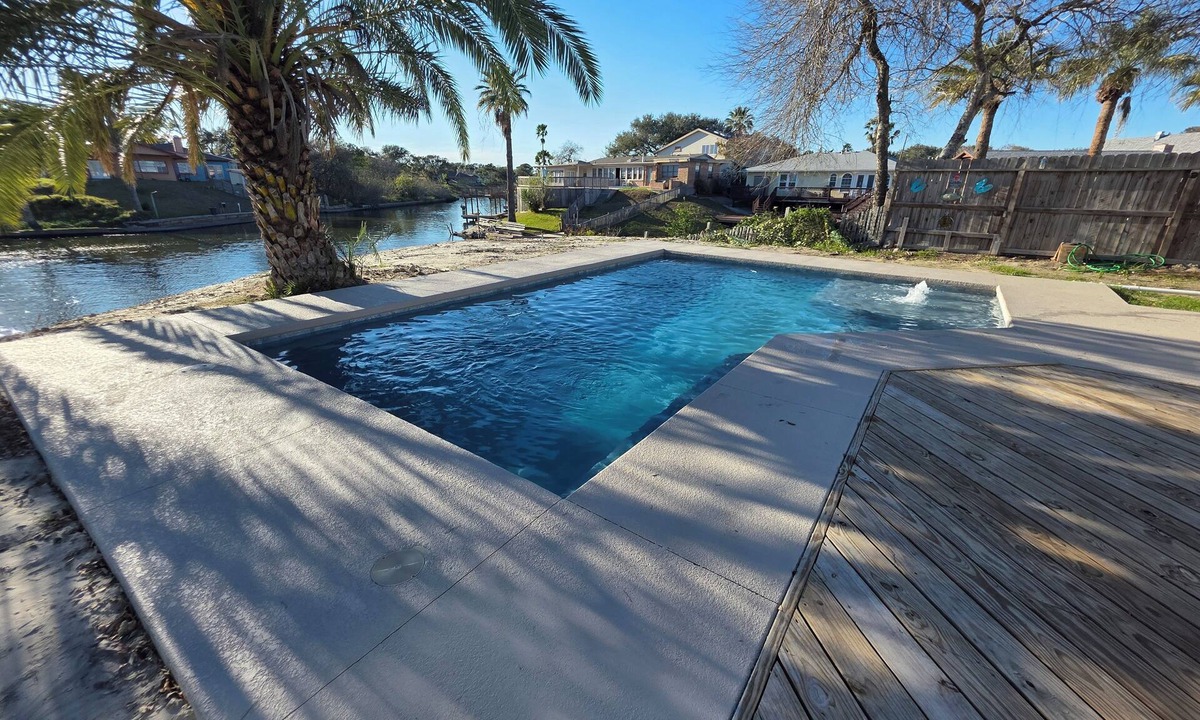 Flour Bluff House | Canal Home with Private Pool! Bring the family & your boat! Beautiful Sunsets