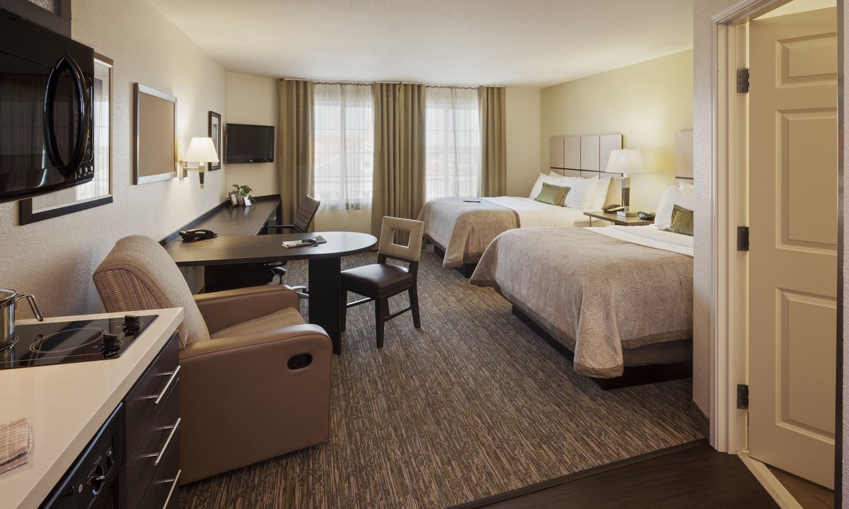 Mid City South Hotel | Candlewood Suites Baton Rouge - College Drive by IHG