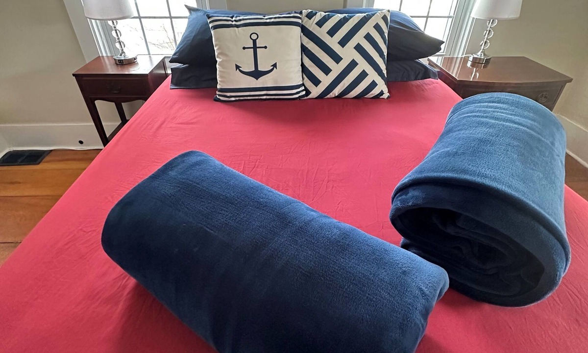 Bath House | Captain's 2BR. Authenticity. Value, Near everything. Yard. Treehouse. No fees.