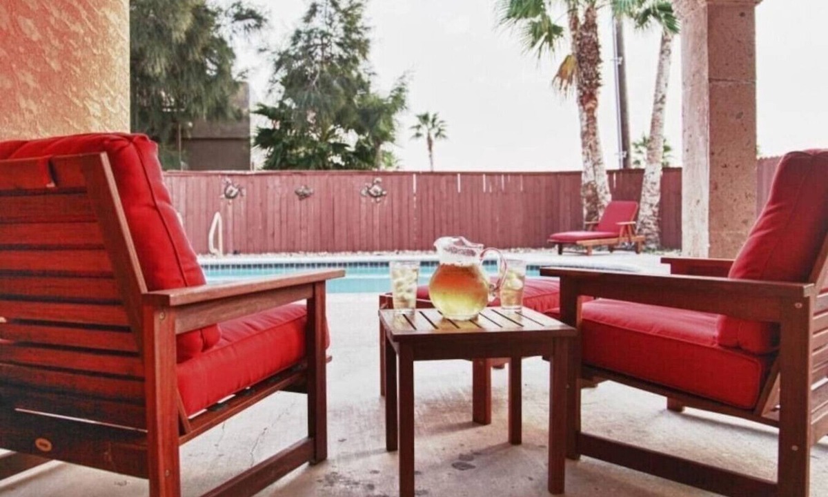 South Padre Island House | Casa Campeche-Sleeps 8/Pool/4 min walk to Beach